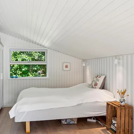 Cozy House Within Walking Distance To The Water *